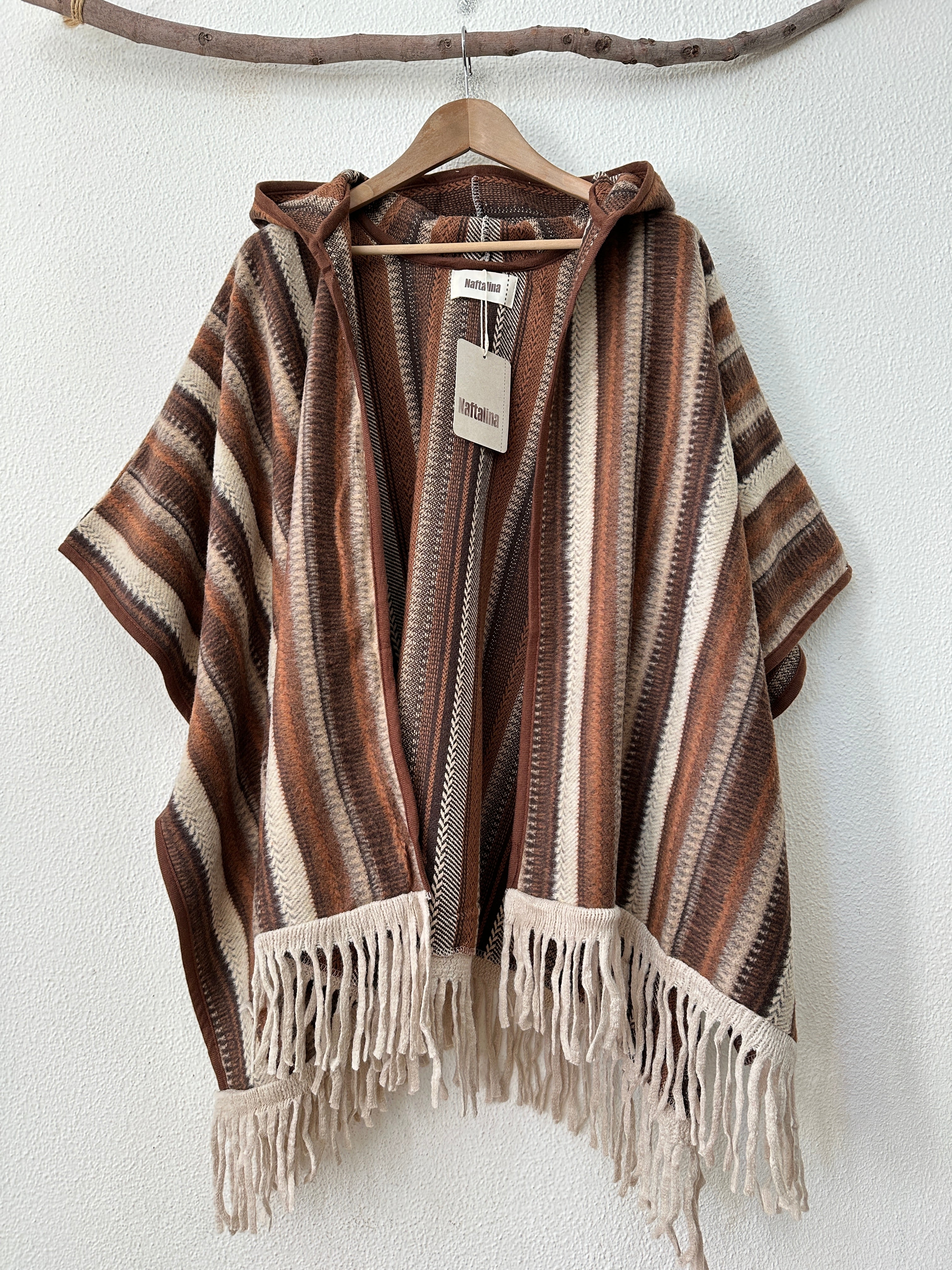 Poncho/capa c/ carapuço e franjas CORA