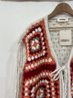 Load image in the gallery viewer,Colete de malha em patchwork de crochet MAYA
