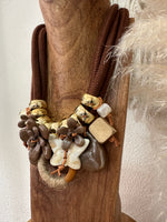 Load image in the gallery viewer,Colar curto JANISH
