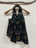 Load image in the gallery viewer,Top assimétrico em veludo c/ decote drapeado VIVIENNE
