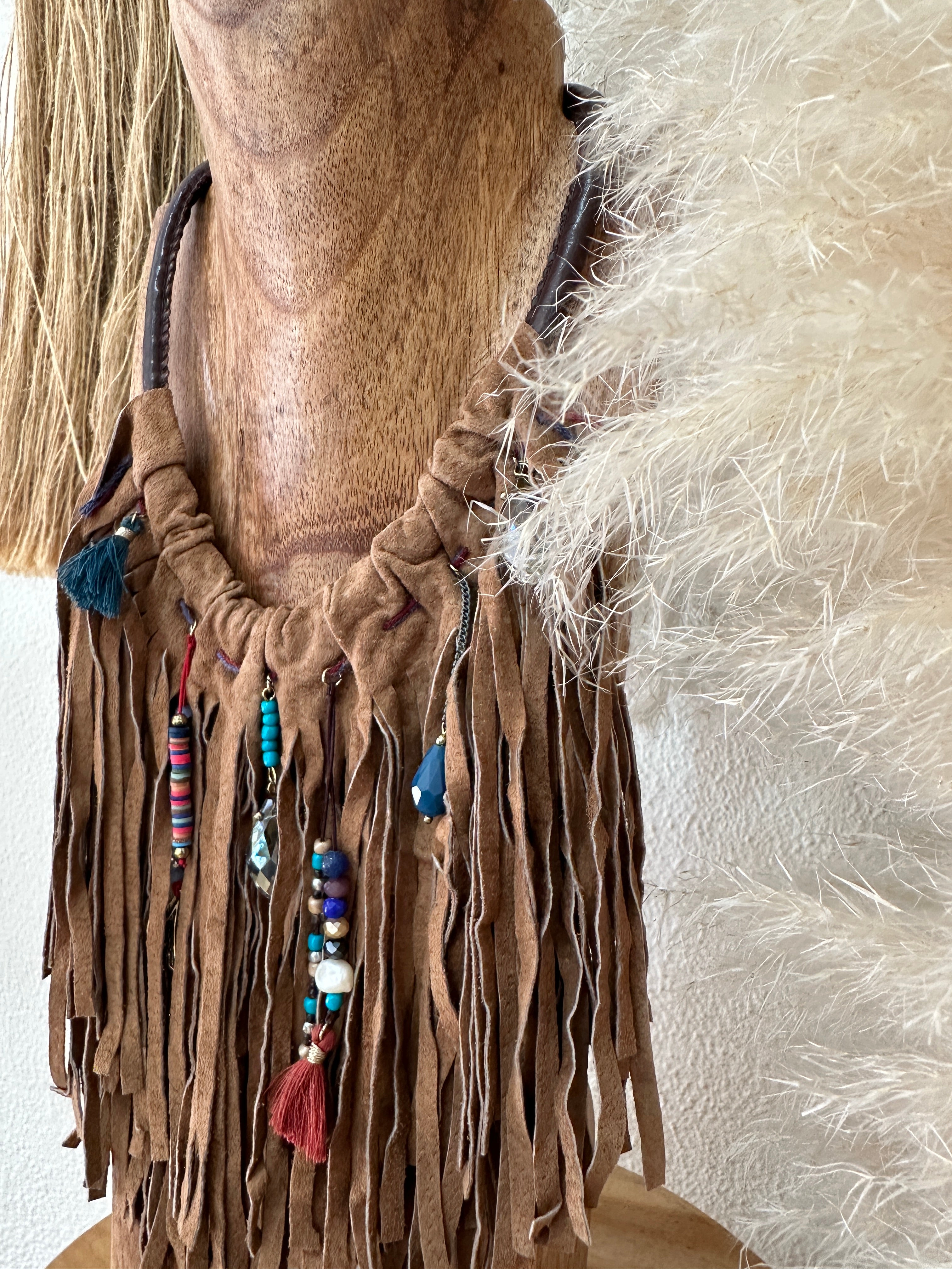 Colar curto em camurça SIERRA