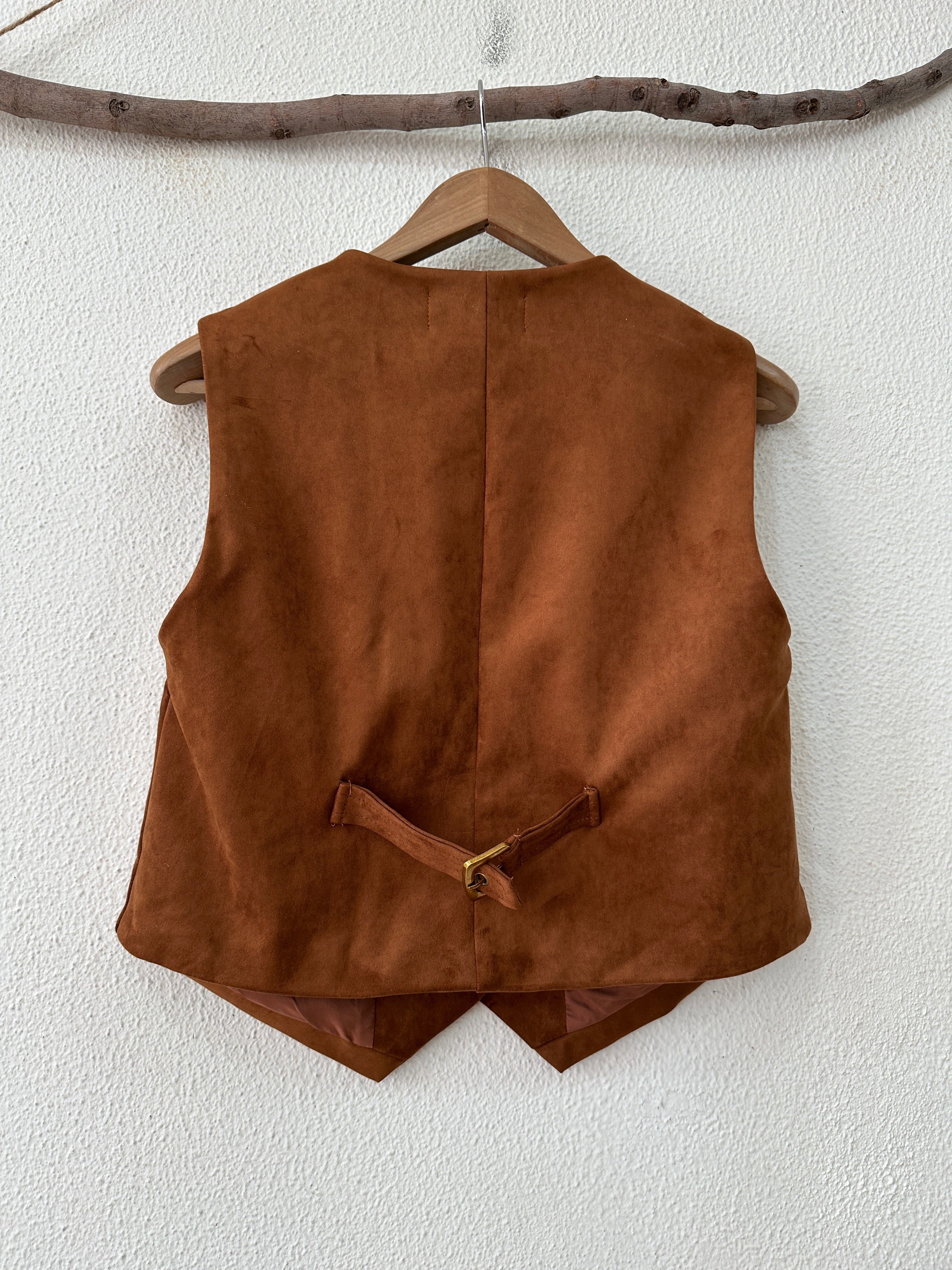 Colete efeito suede bordado WENDY