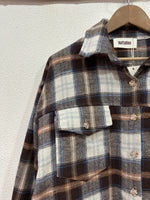 Load image in the gallery viewer,Camisa oversize em fazenda c/franjas GLASGOW
