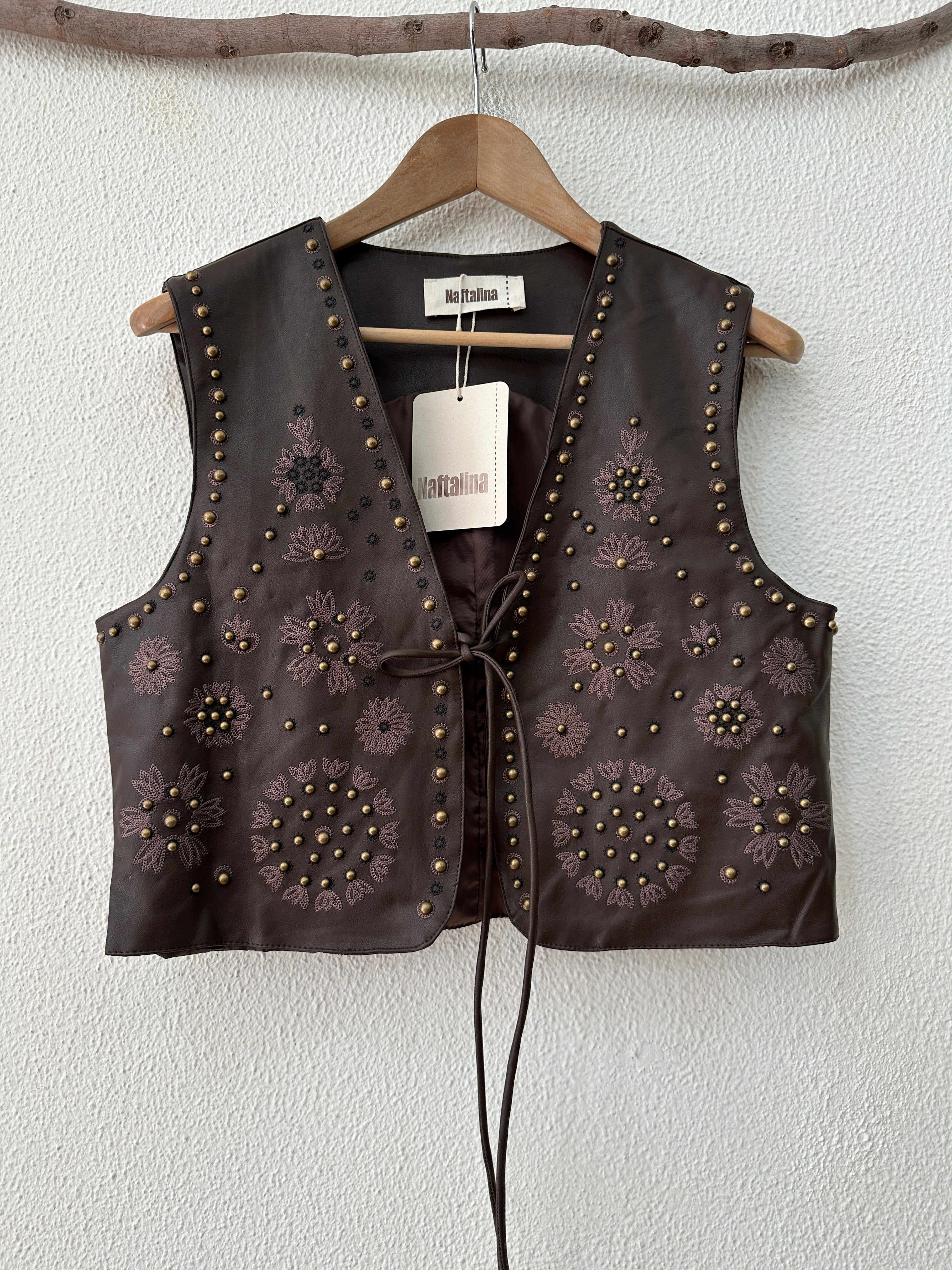 Colete em ecopele bordado WOODSTOCK