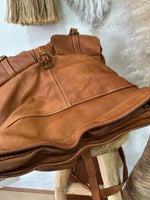 Carregar imagem no visualizador da galeria, Mochila em pele lavada OSLO
