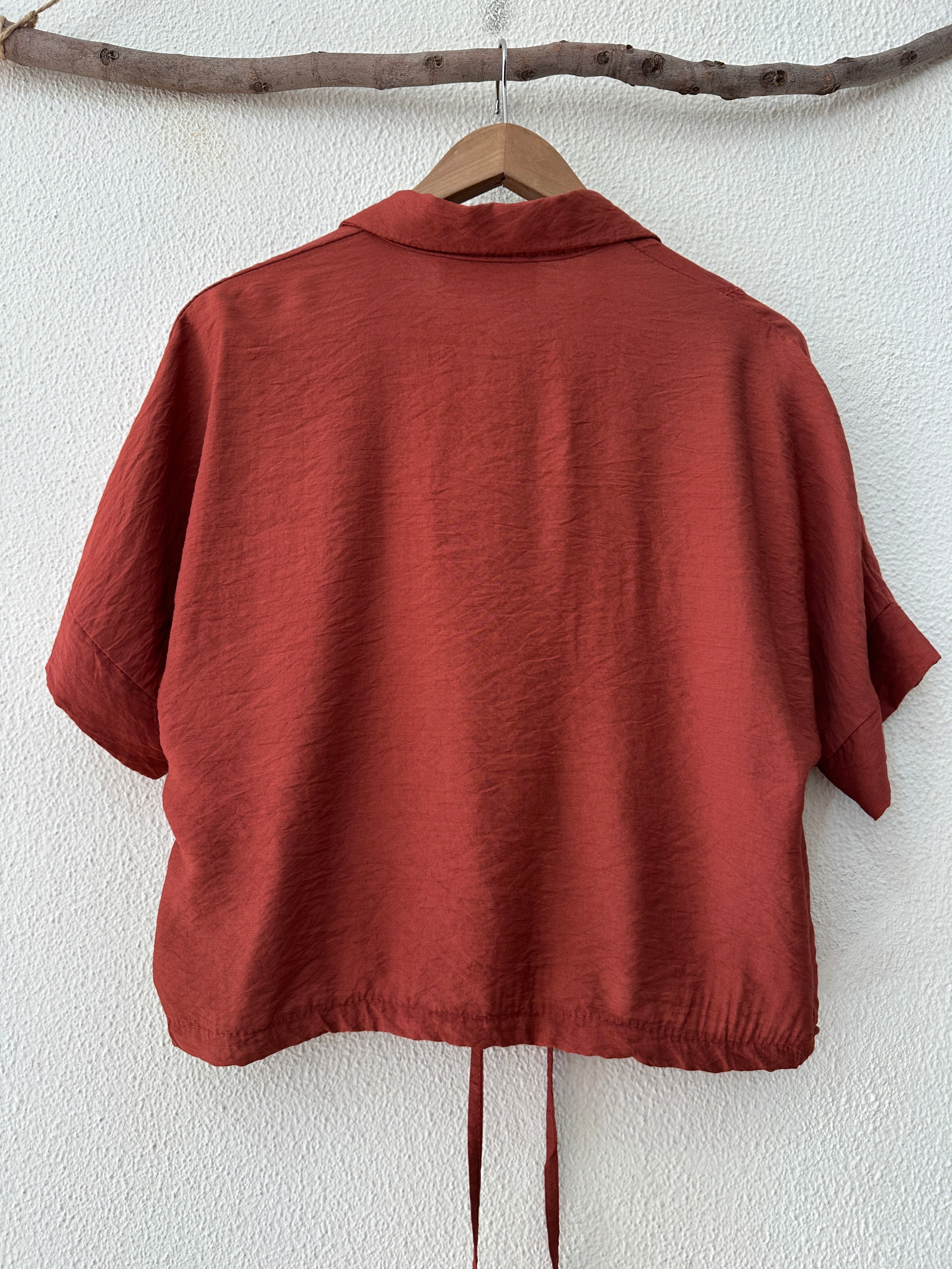 Camisa cintada c/ bordados PHOENIX