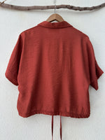 Load image in the gallery viewer,Camisa cintada c/ bordados PHOENIX
