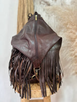 Load image in the gallery viewer,Mochila em pele c/franjas AZILAL

