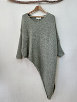 Load image in the gallery viewer,Camisola de malha assimétrica comprida YOLANDA
