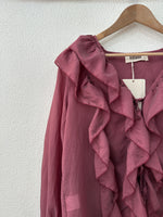 Load image in the gallery viewer,Camisa c/ atilhos e folhos KOHANA
