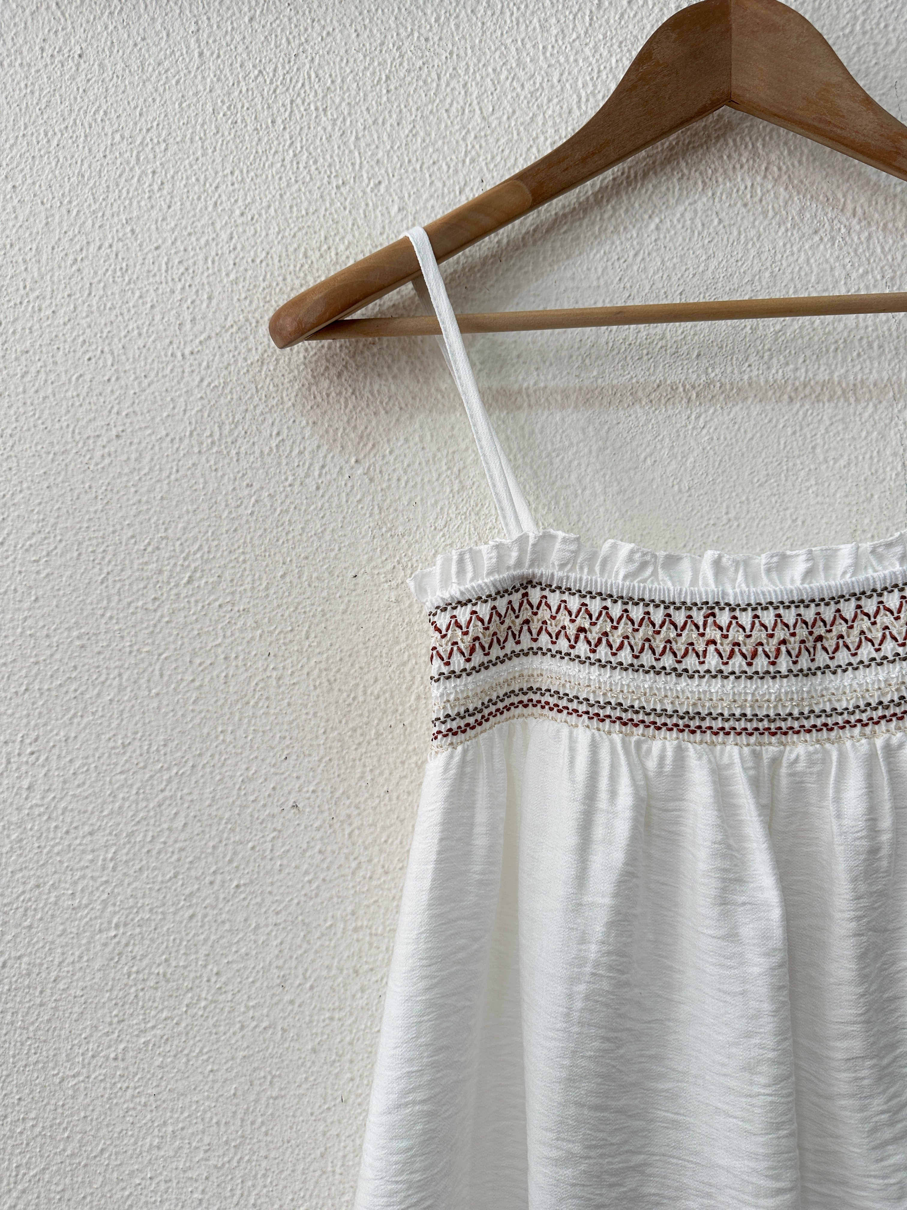 Top c/ elástico e bordados CAIRO