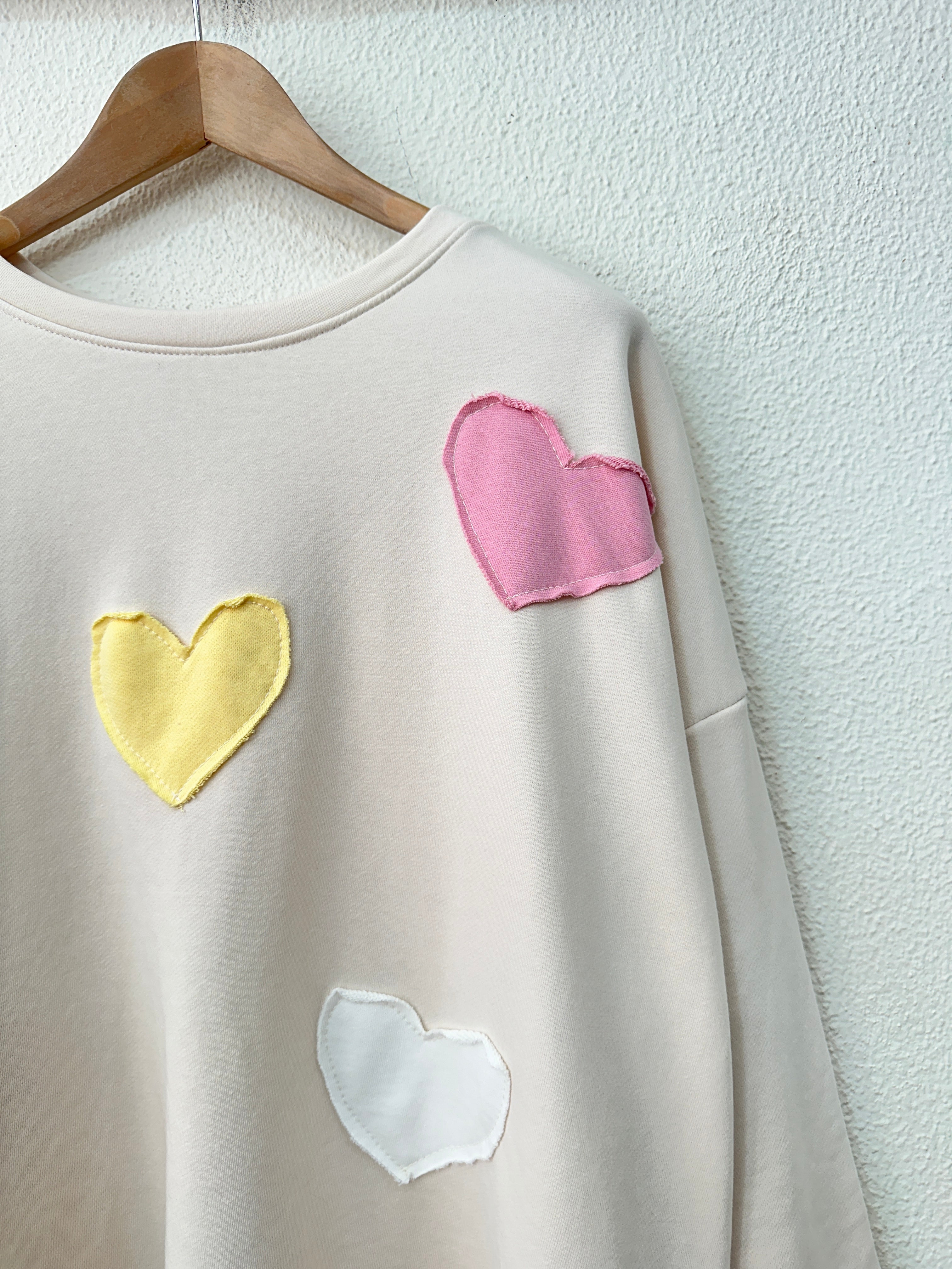 Sweatshirt c/aplicações SWEET LOVE