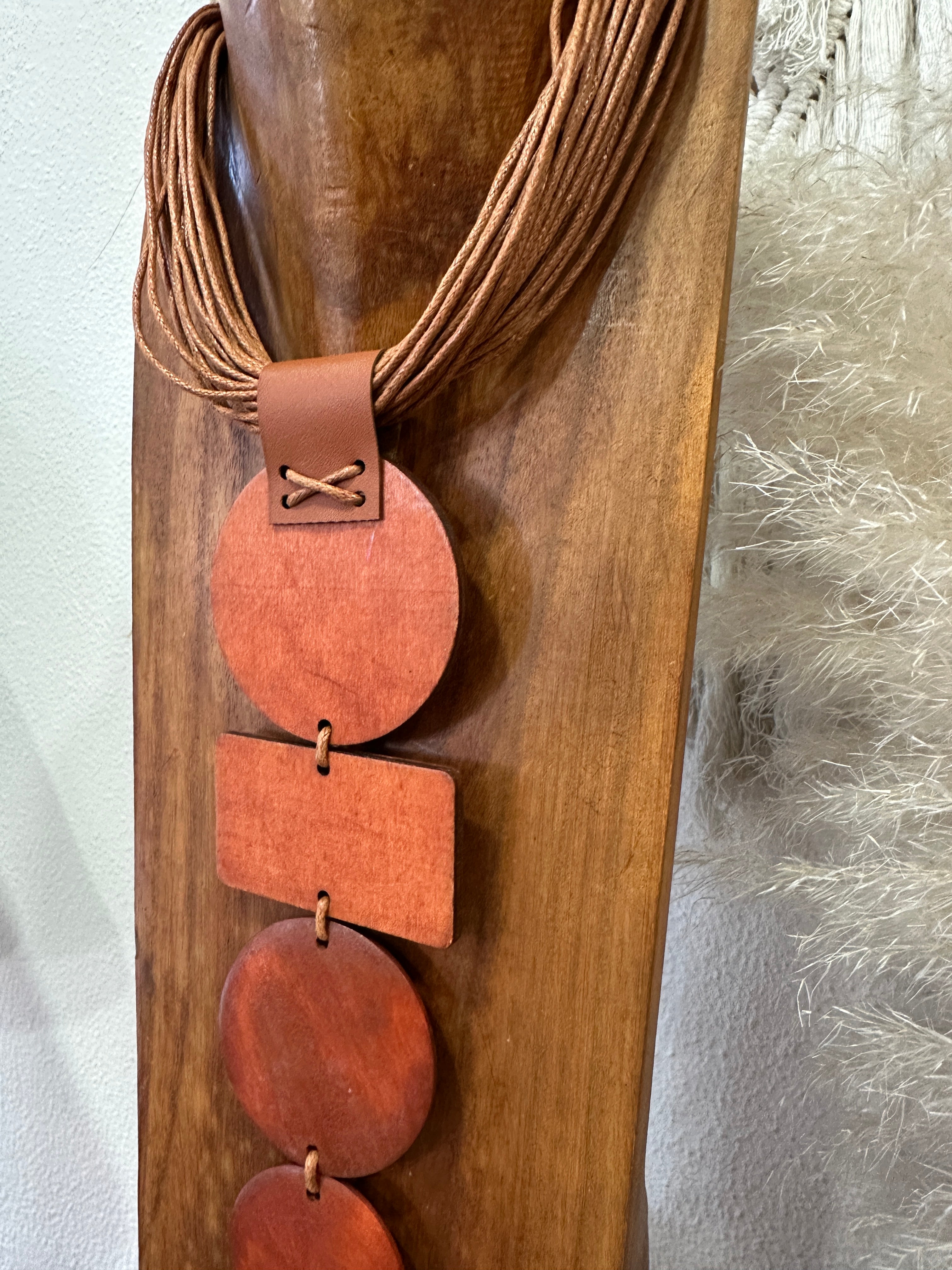 Gargantilha comprida em madeira MYTHOLOGY