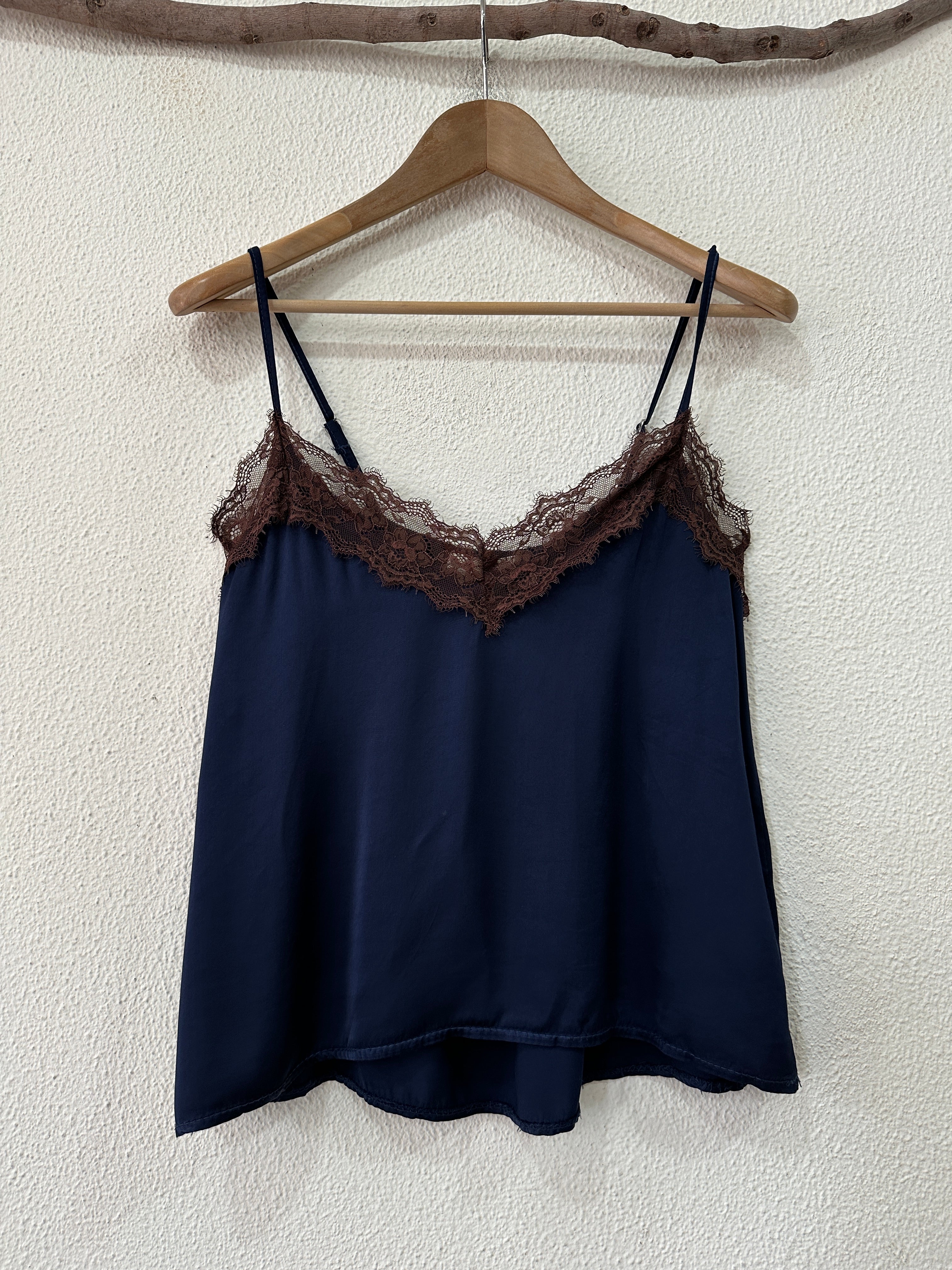 Top acetinado c/ renda ABUNDANCE