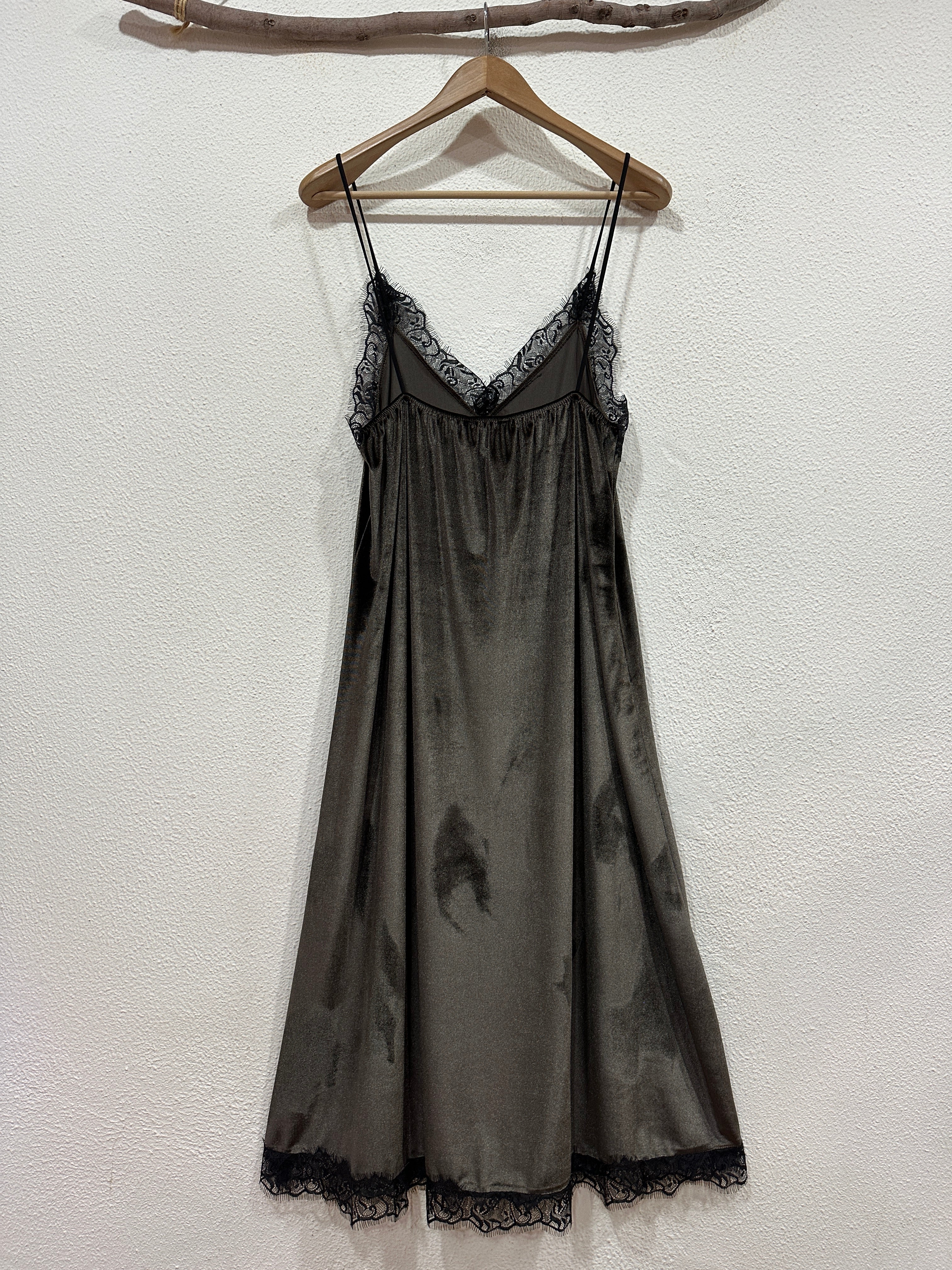 Vestido em veludo cristal c/renda AMETHYST