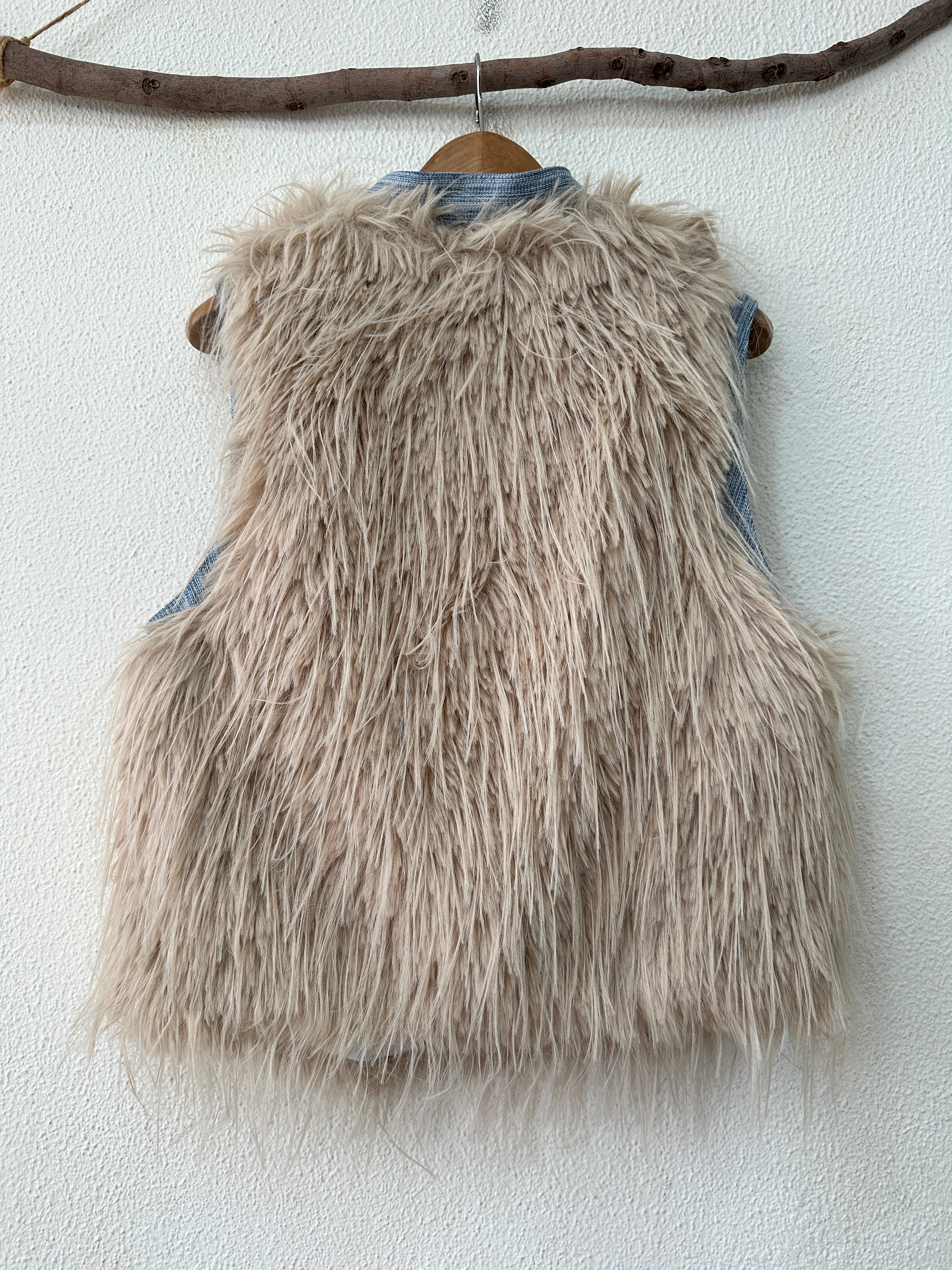 Colete acolchoado c/ aplicação de pelo sintético JANICE