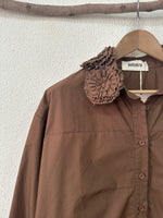 Load image in the gallery viewer,Camisa de popelina c/aplicações LOUISE
