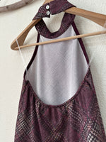 Carregar imagem no visualizador da galeria, Top assimétrico em malha c/ decote halter e renda MEREDITH
