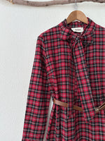 Cargue la imagen en el visor de la galería,Vestido comprido em tartan c/laçada JOY
