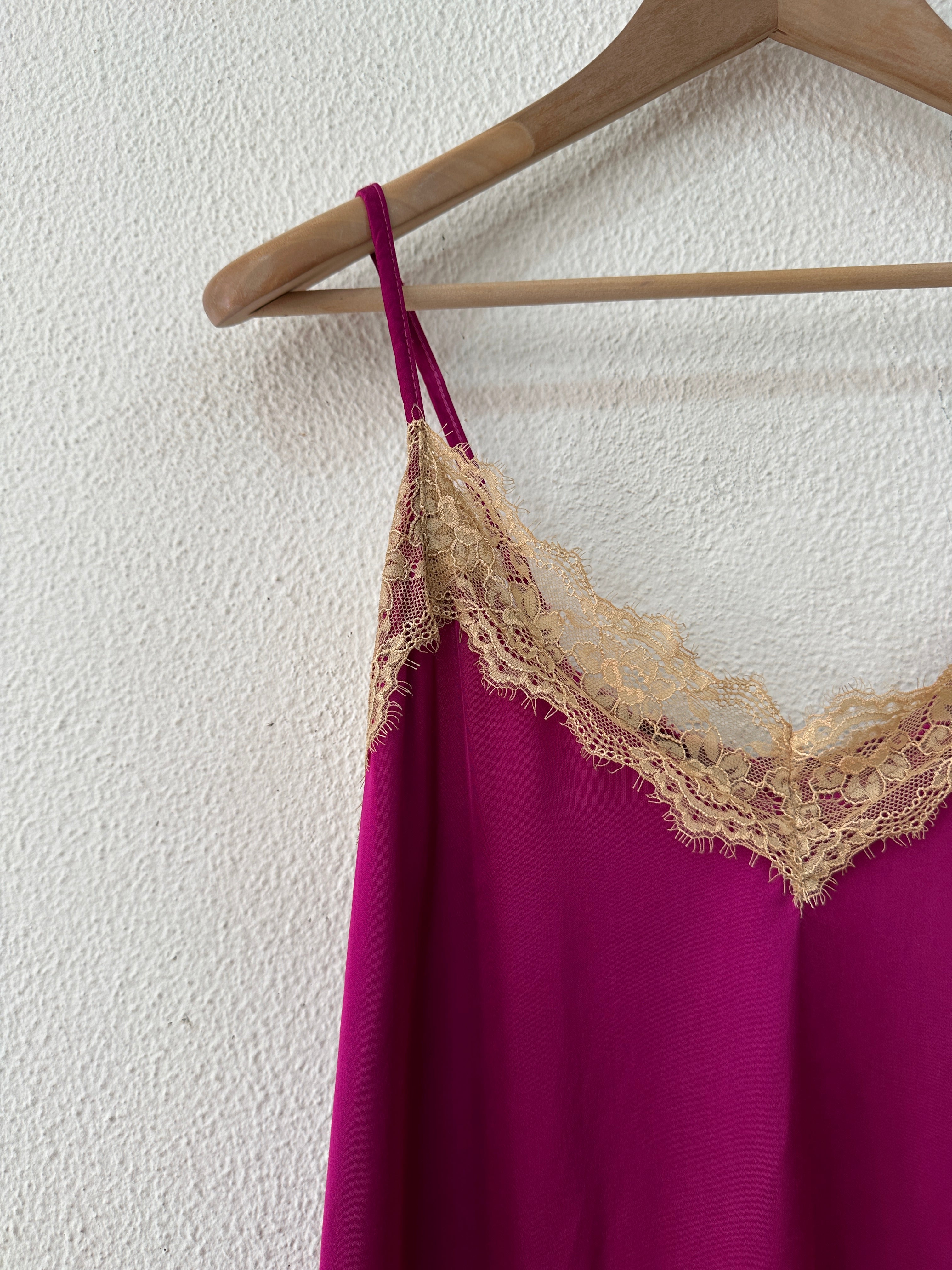 Top acetinado c/ renda FAYE