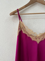 Load image in the gallery viewer,Top acetinado c/ renda FAYE
