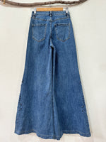 Carica l'immagine nel visualizzatore della galleria,Calças denim c/ bordado recortado JODIE
