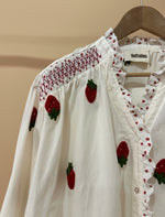 Load image in the gallery viewer,Camisa oversize bordada STRAWBERRY
