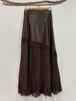 Carregar imagem no visualizador da galeria, Saia acetinada c/renda NICOLE
