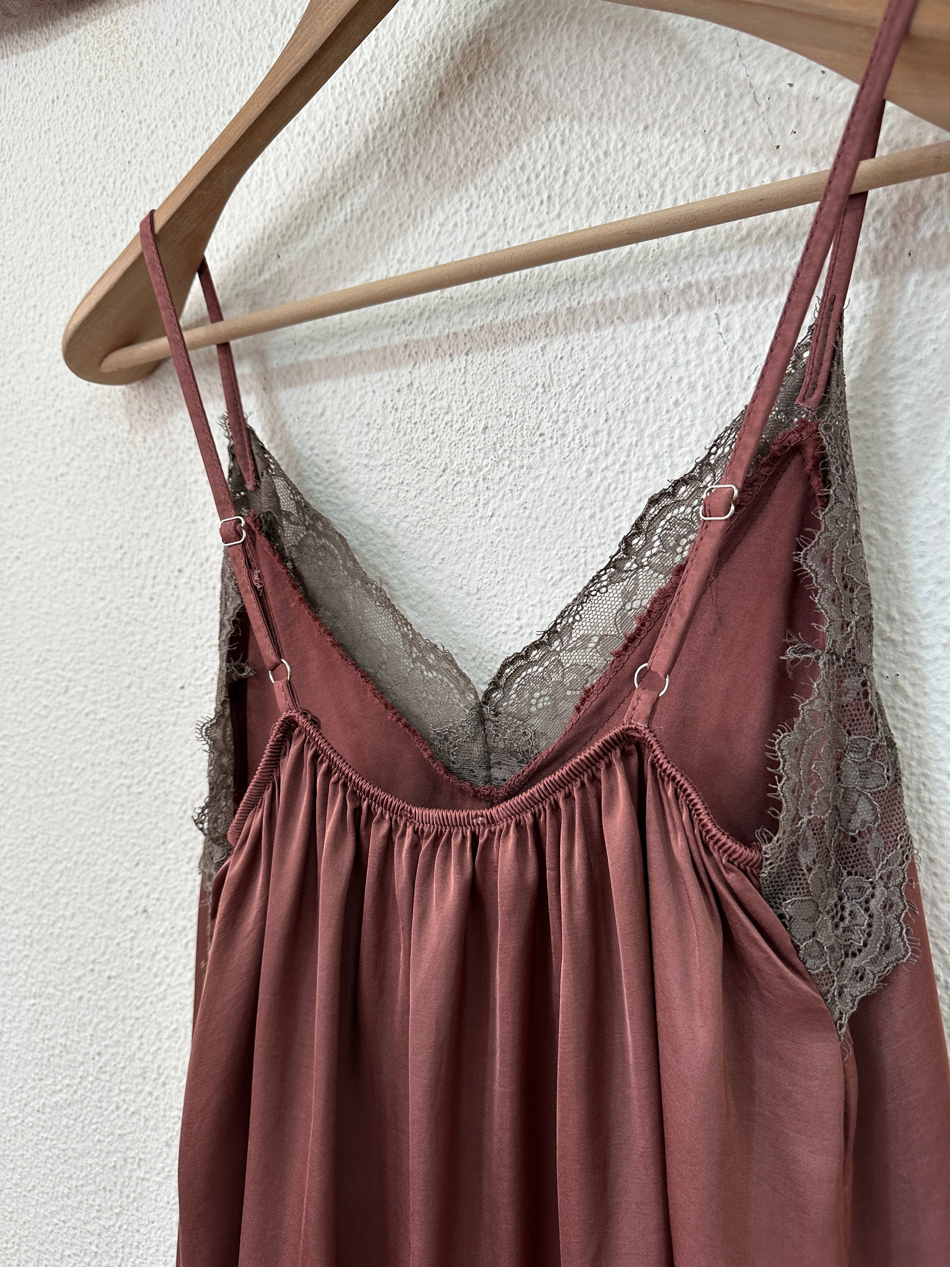 Top de cetim c/ renda SOPHISTICATED