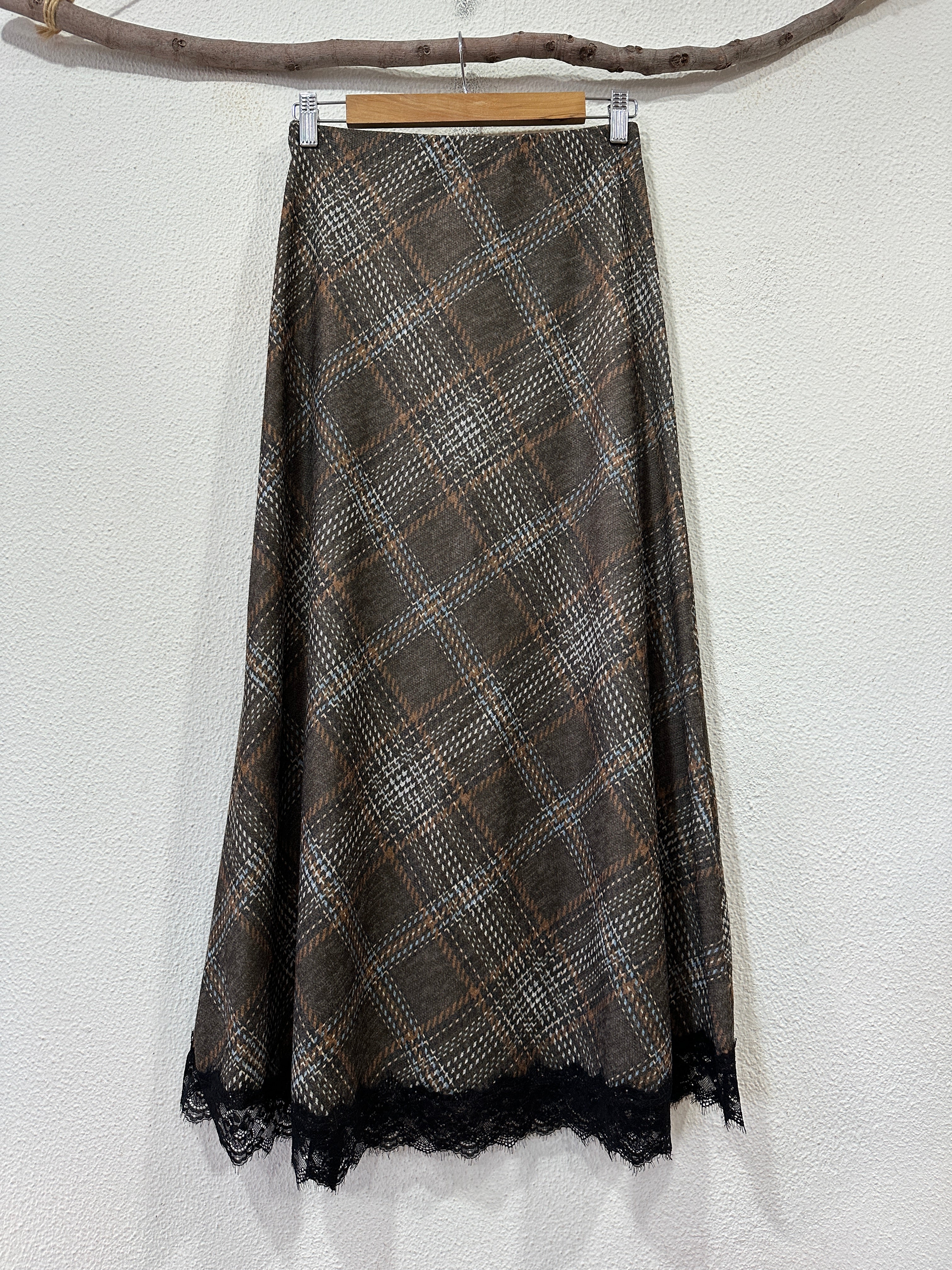 Saia evasê em malha c/ recorte e renda MEREDITH