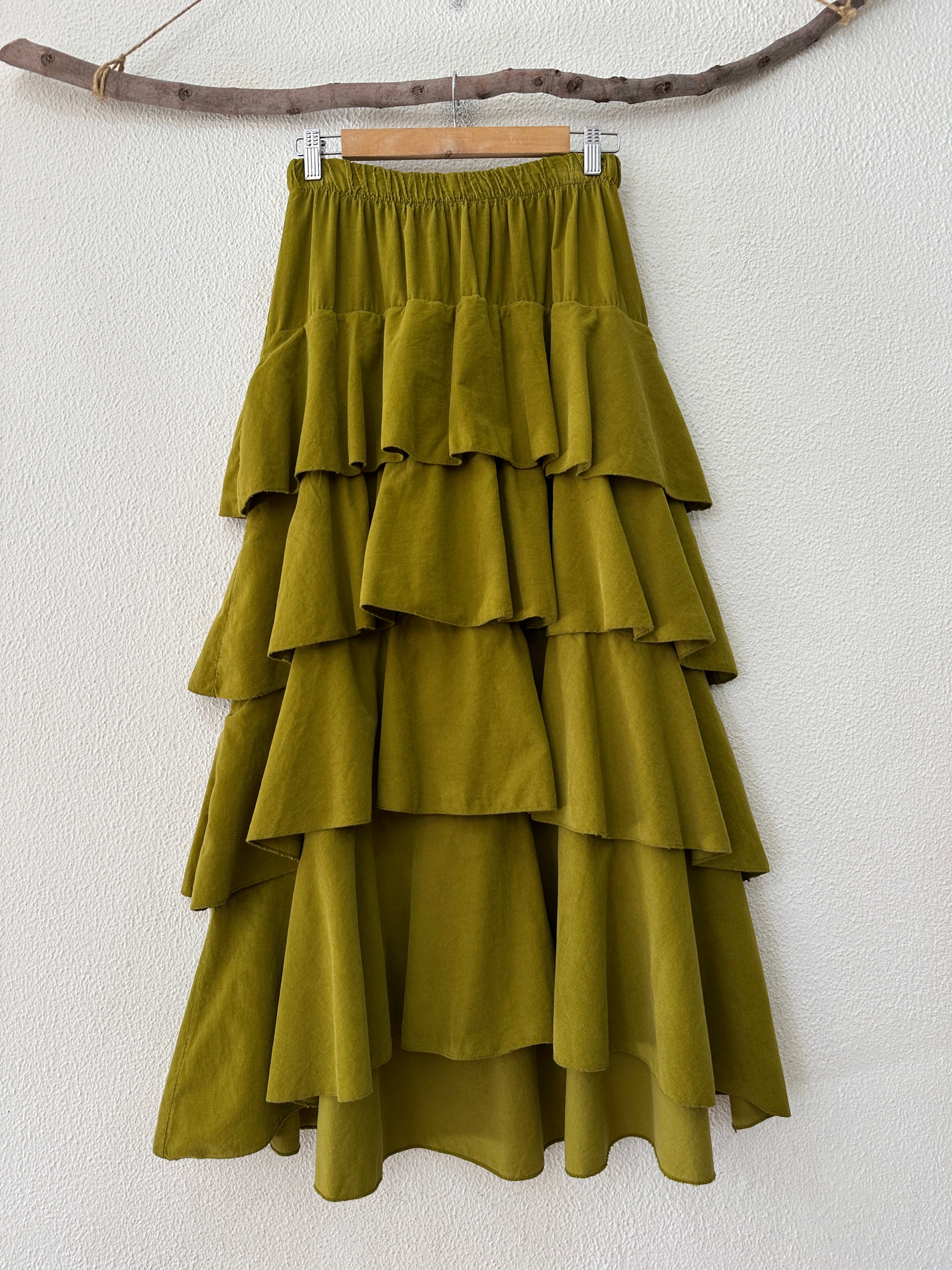 Saia em microbombazina c/ folhos ASPEN