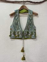 Chargez l'image dans la visionneuse de la galerie,Colete de costas abertas bordado GAYA
