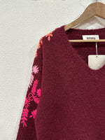 Load image in the gallery viewer,Camisola de malha bordada GARDEN
