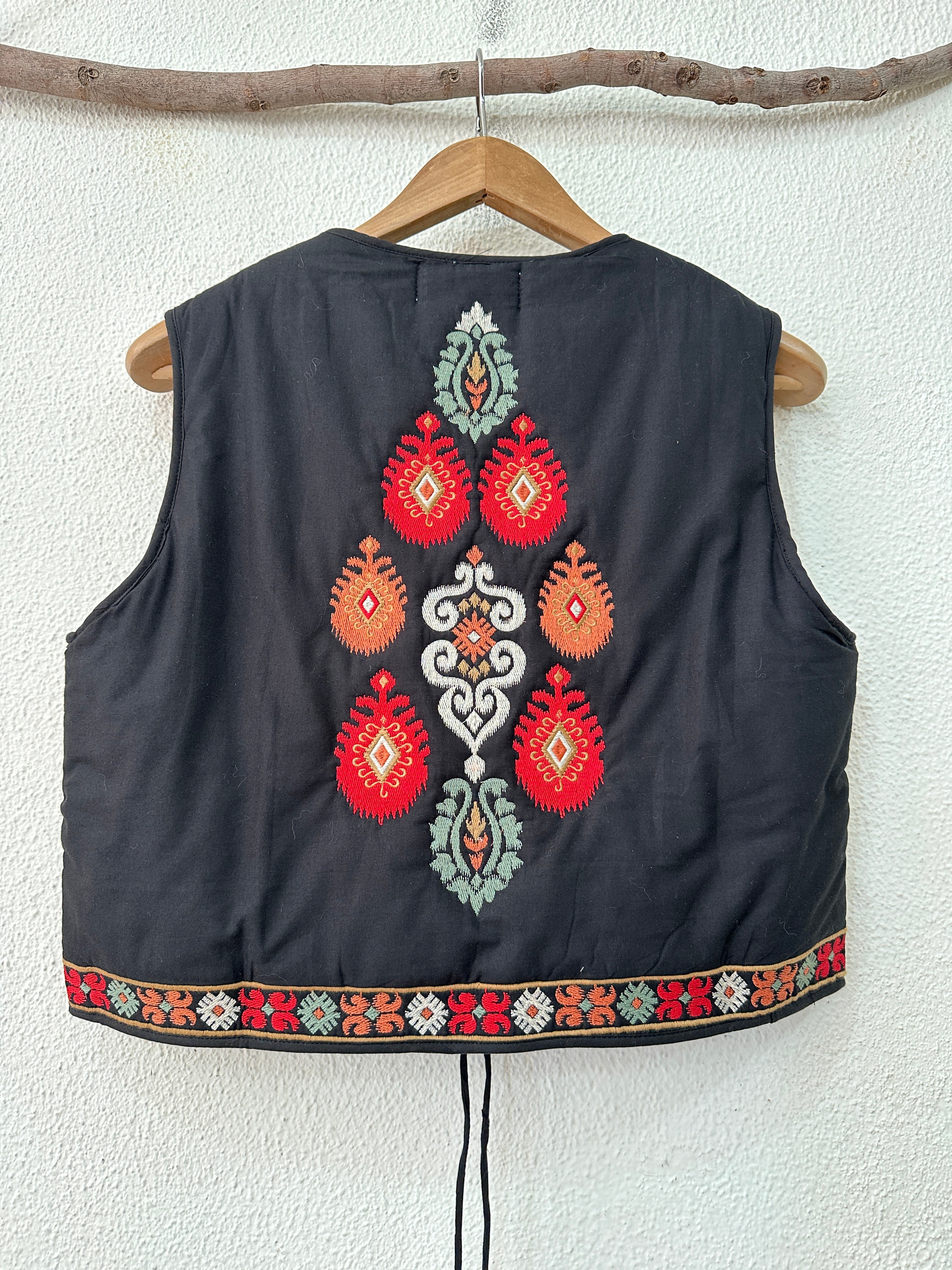 Colete acolchoado bordado ANYA