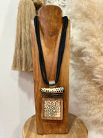 Load image in the gallery viewer,Colar comprido BLIGHT
