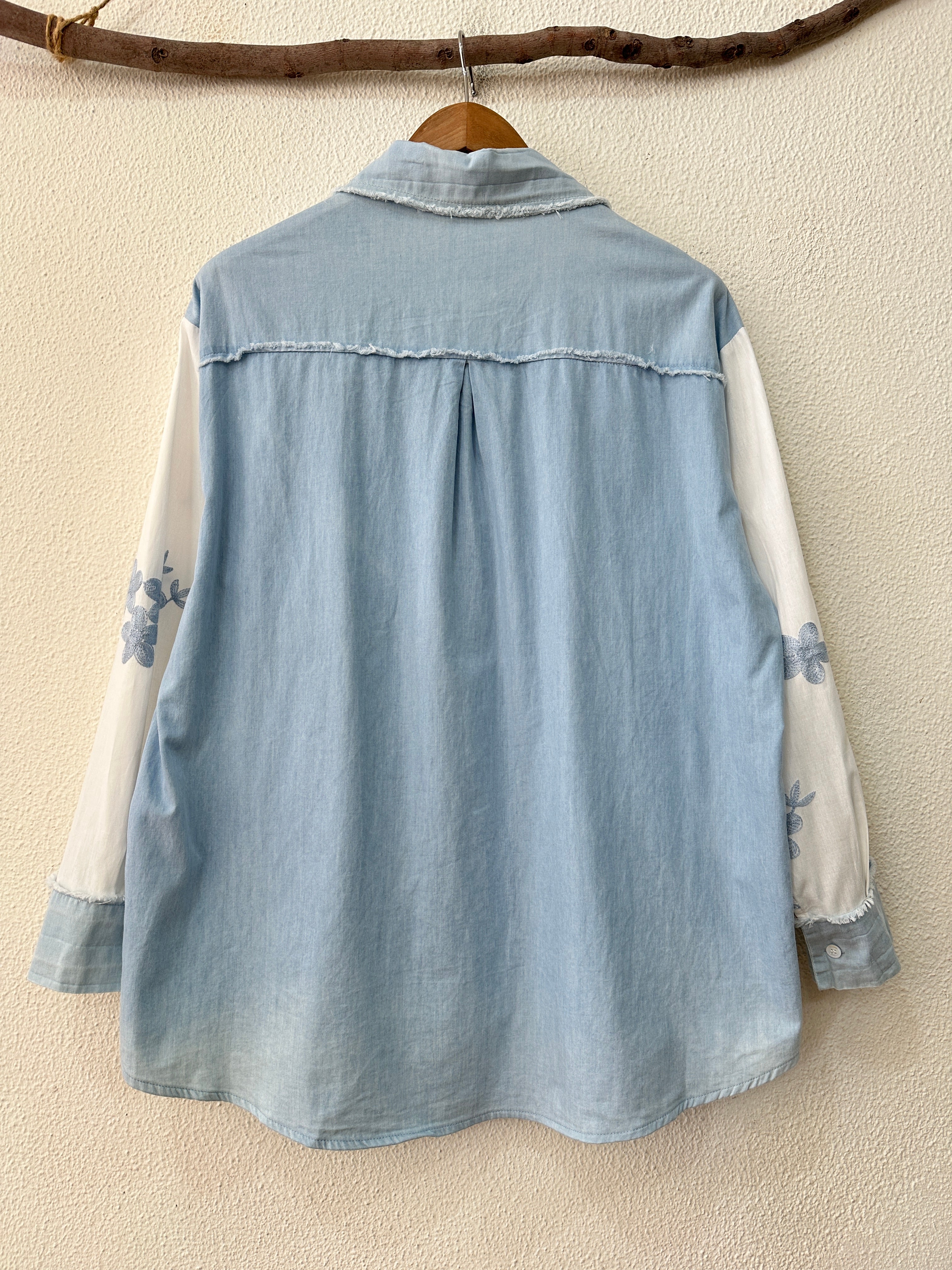 Camisa oversize bordada c/denim FELICITY