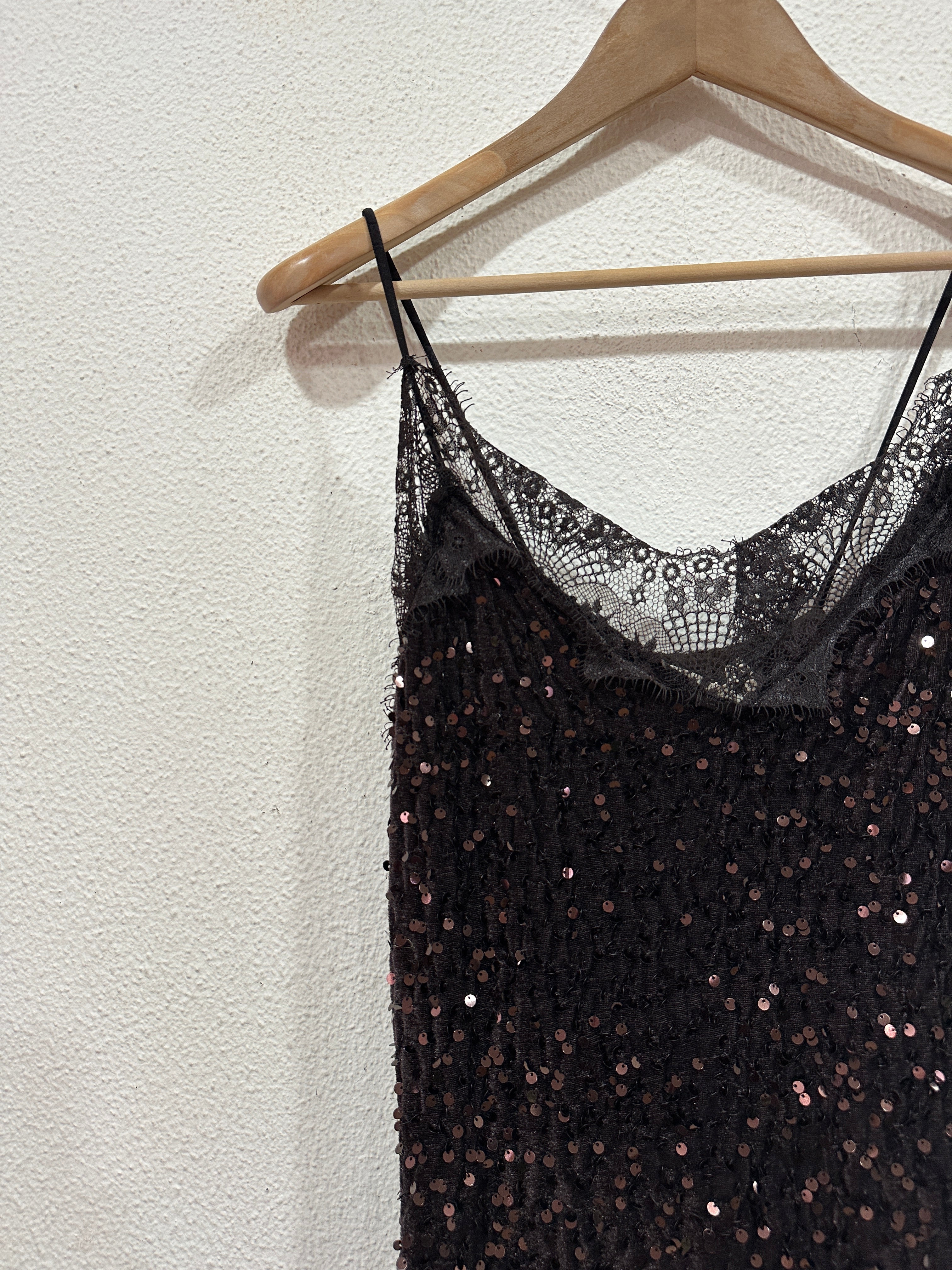 Vestido curto assimétrico em veludo c/lantejoulas SAPPHIRE