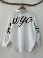Load image in the gallery viewer,Camisa bordada oversize SCRIPT
