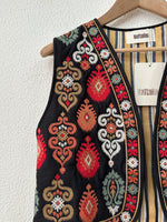 Carregar imagem no visualizador da galeria, Colete acolchoado bordado ANYA
