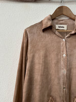 Load image in the gallery viewer,Camisa acetinada c/renda VALKYRIE
