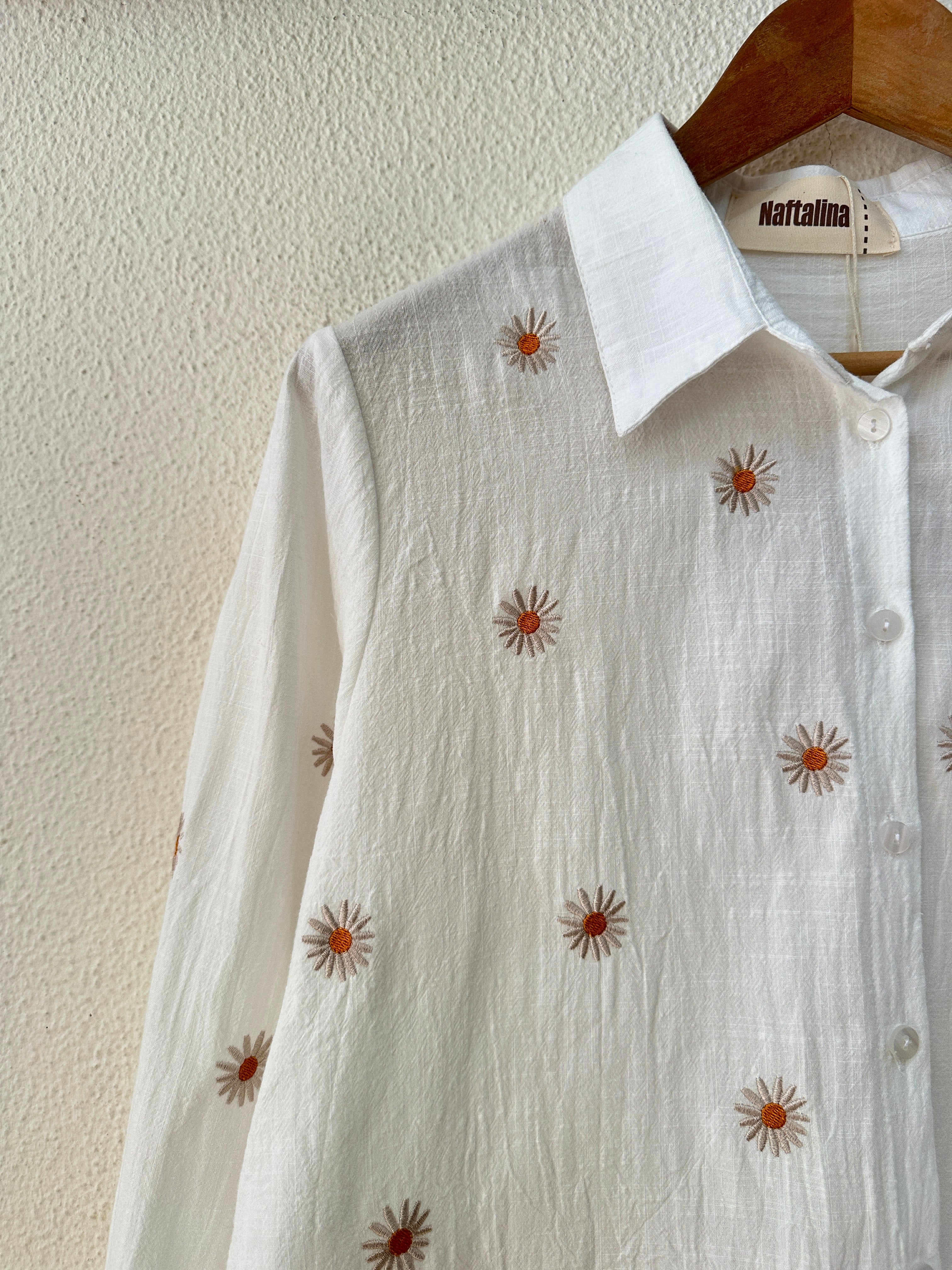 Camisa regular fit bordada DAISY