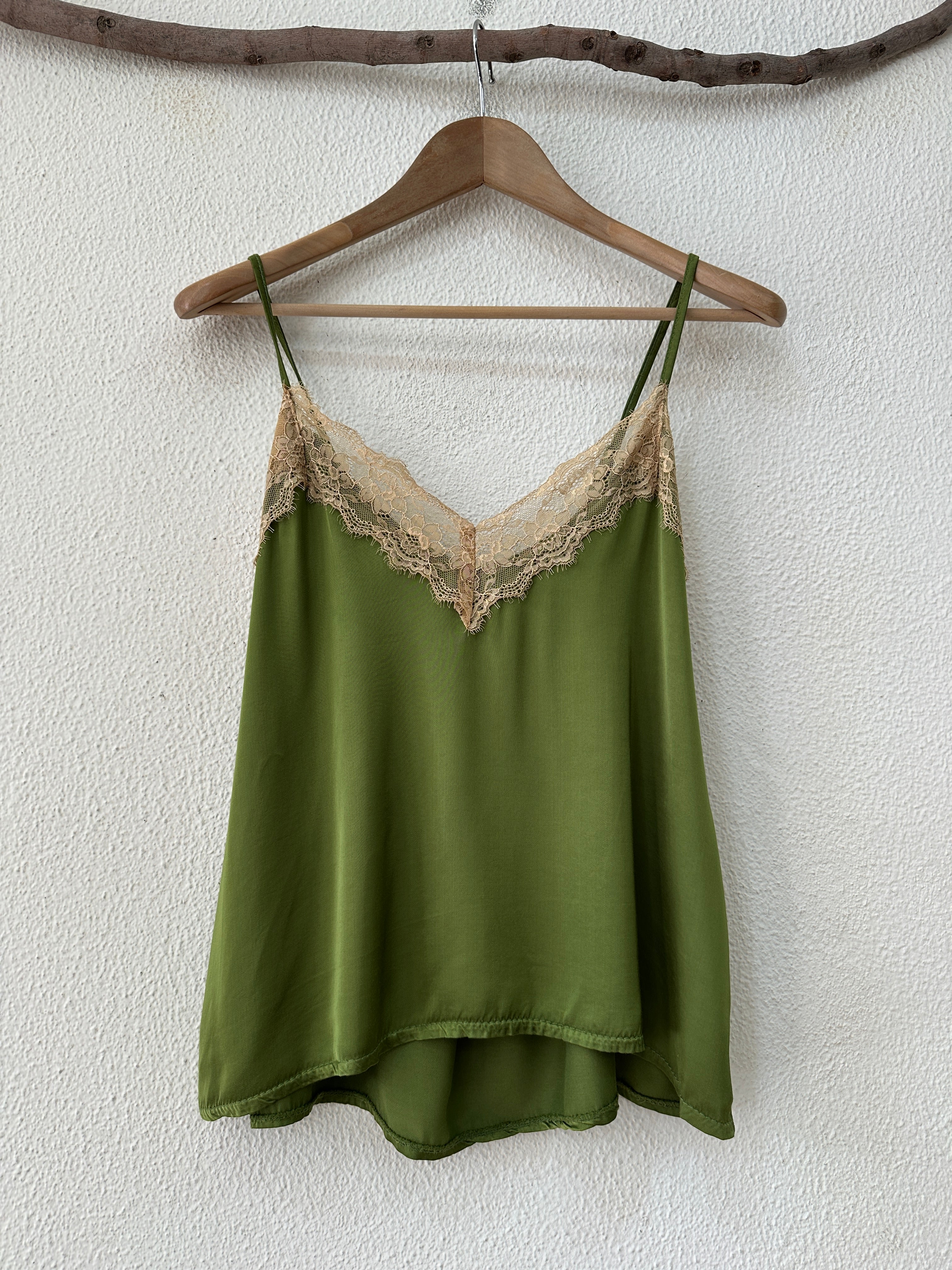 Top acetinado c/ renda FAYE