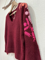 Load image in the gallery viewer,Camisola de malha bordada GARDEN
