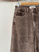 Load image in the gallery viewer,Calças baggy em bombazina pré-lavada WASH
