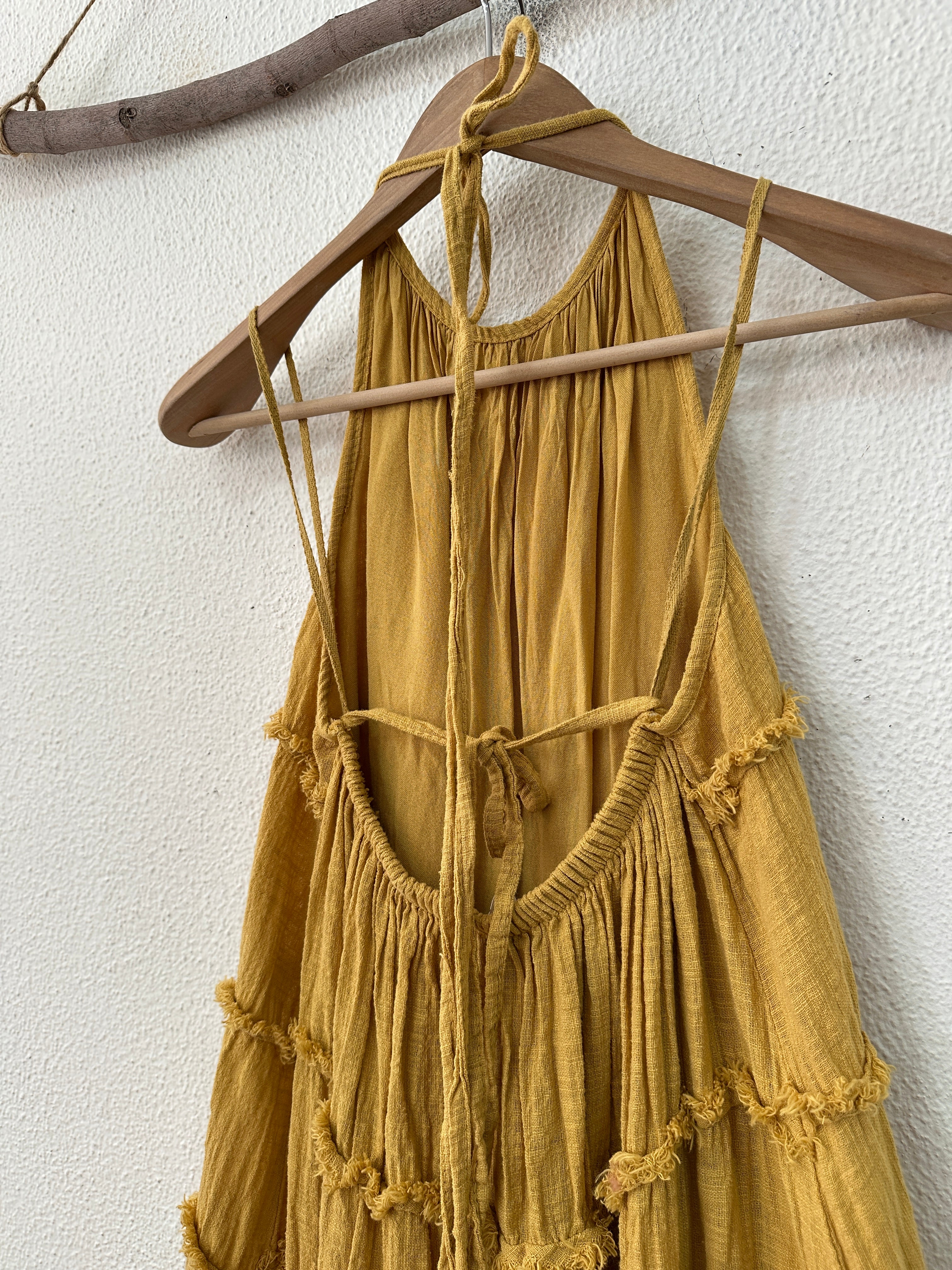 Vestido c/ decote halter AGNI