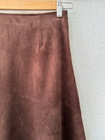 Carregar imagem no visualizador da galeria, Saia assimétrica em camurça sintética DESERT
