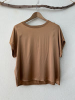 Load image in the gallery viewer,T-shirt acetinada c/ seda BRONZE
