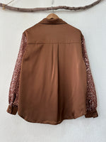 Load image in the gallery viewer,Camisa de lantejoulas c/ transparencia CARAMEL
