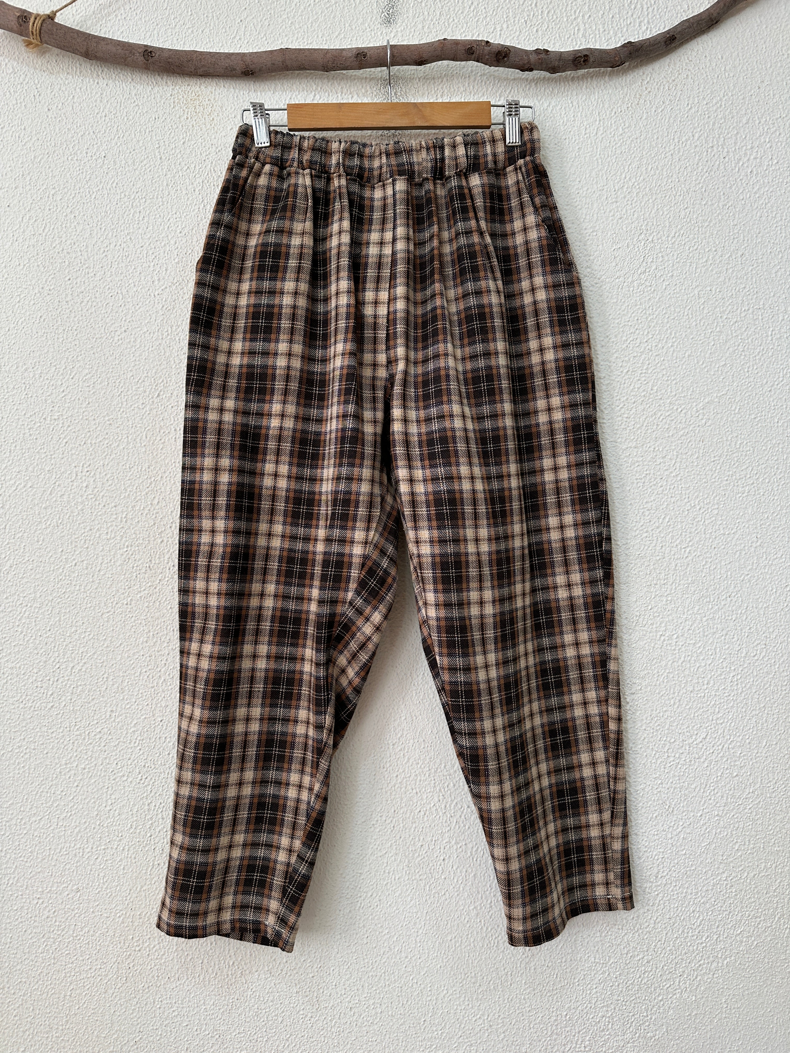 Calças comfort fit em flanela c/ bolsos MILLIE