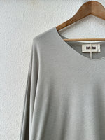 Load image in the gallery viewer,Poncho de malha c/ franjas STONE
